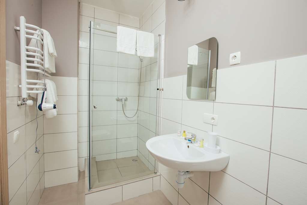 Jam Hotel Hnatyuka Lviv Quarto foto